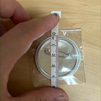 太空便便新粉色罐头徽章